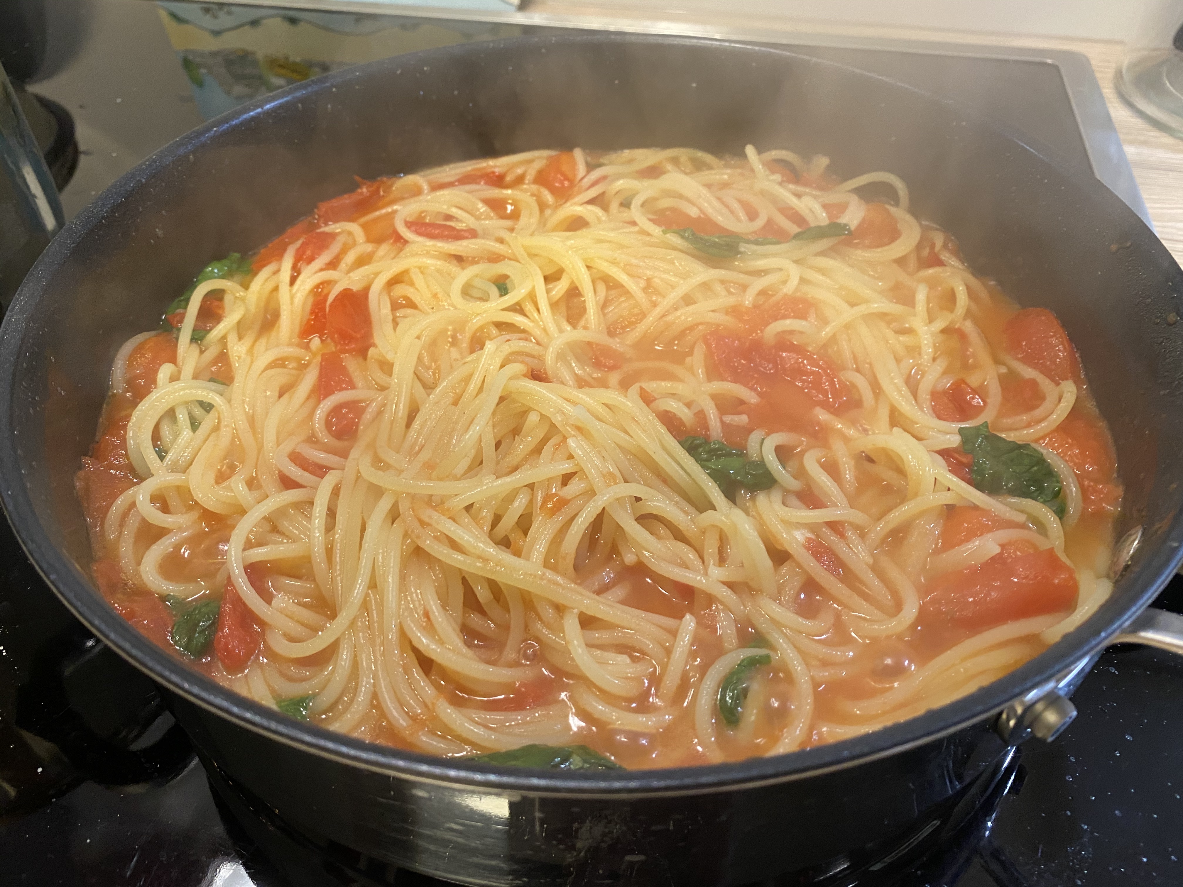 <i>Spaghetti</i><i>pomodoro</i>